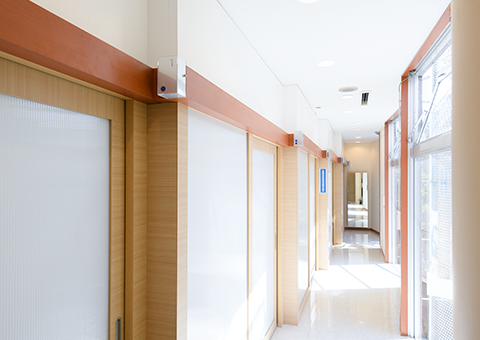 新宿・西新宿の歯医者・歯科「新宿オークタワー歯科クリニック」採用ページ｜廊下